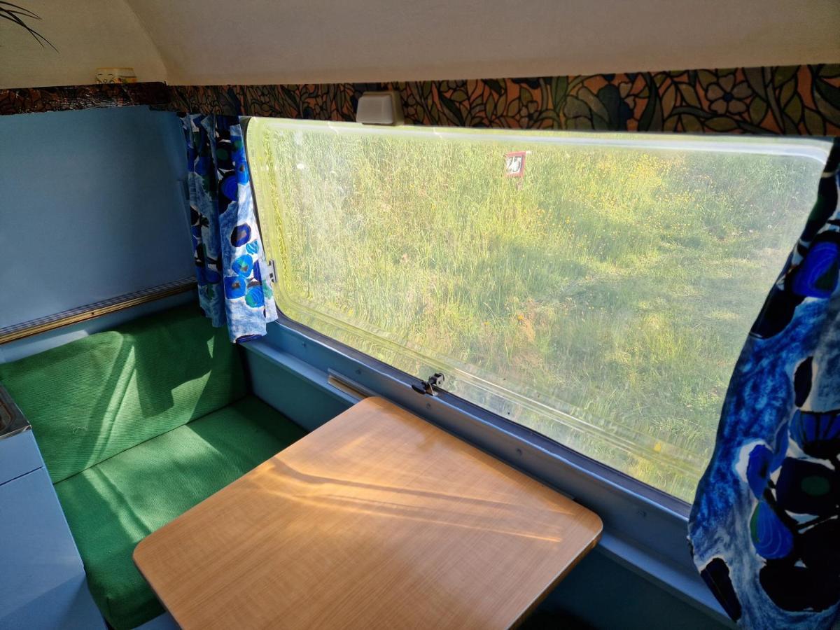 Camping La Foret Du Morvan Vintage Caravan Larochemillay Buitenkant foto