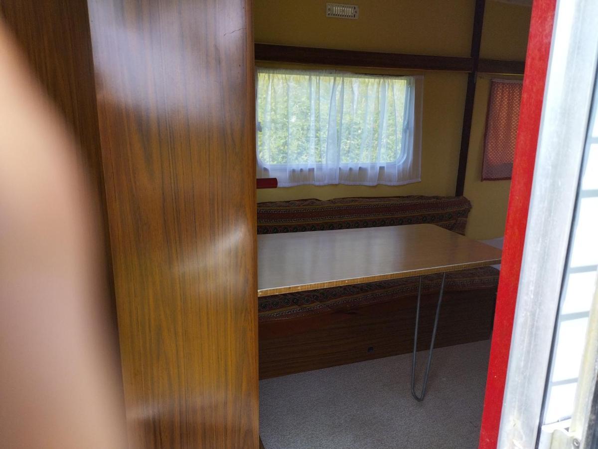 Camping La Foret Du Morvan Vintage Caravan Larochemillay Buitenkant foto